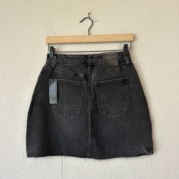 NWT BANANA REPUBLIC Denim Mini Skirt in Black Wash - Picture 7 of 15